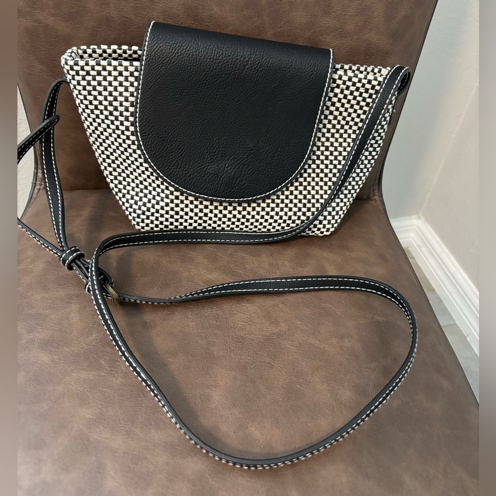 Universal Thread Woven Purse